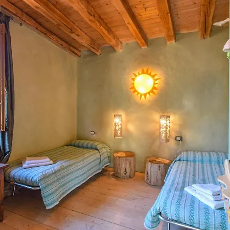 4 Bedroom Lovely In Dom wakacyjny Cedegolo