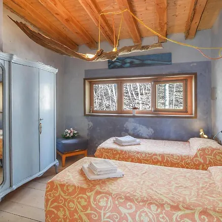 Dom wakacyjny 4 Bedroom Lovely In *